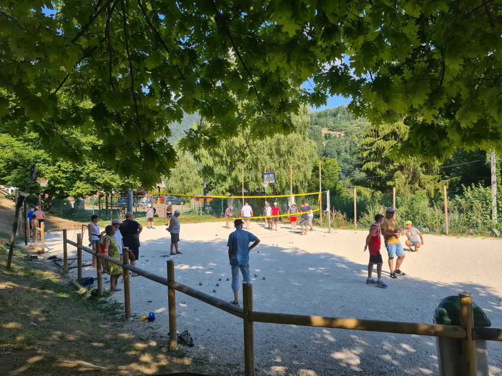 Terrain de pétanque et Voley - Camping Clair Matin